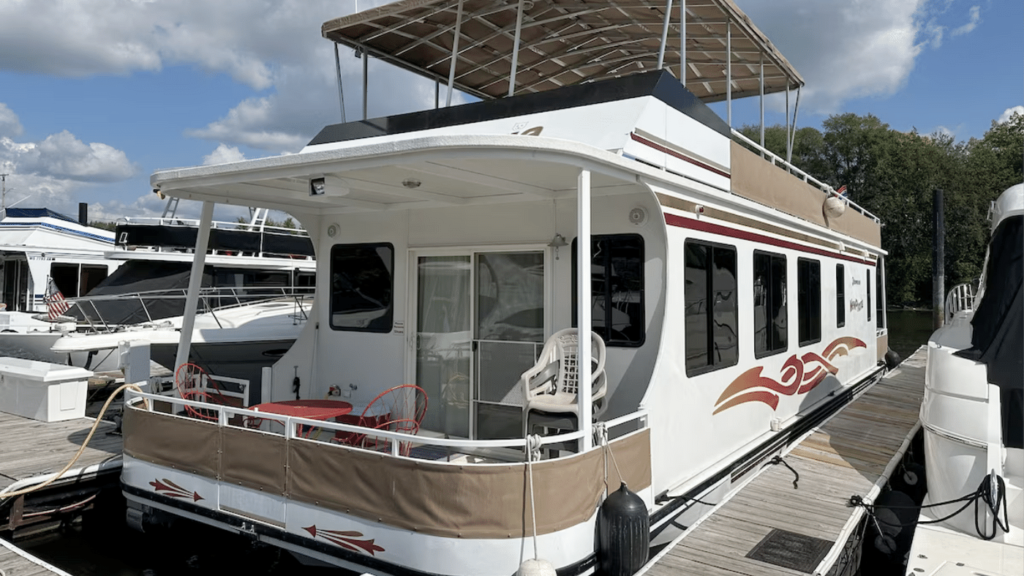 Glamping in Wisconsin - Entire House Boat