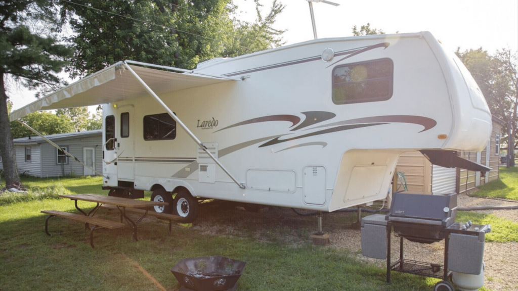 Glamping in Wisconsin - Great River Road 5th Wheel RV