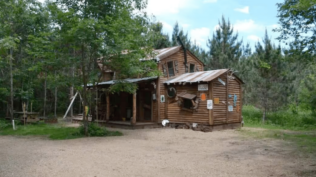 Glamping in Wisconsin - Hillbilly Hilt'n