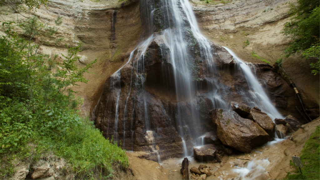 Seasonal Considerations and Best Time to Visit for Glamping Near Omaha